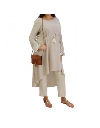 Tunique ample et originale pour femme avec cordon à pompons et strass sur les manches - Couleur Beige 