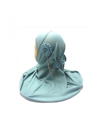 Hijab une pièce gris clair avec une rose latérale ornée d'une chaîne argentée 