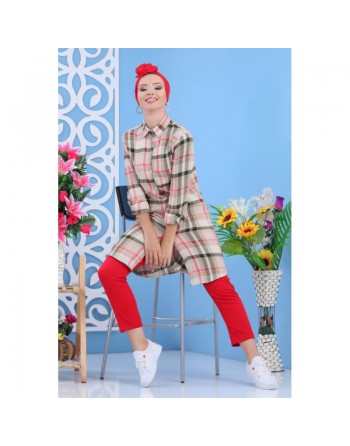 Chemise longue à carreaux de couleur beige, kaki et rouge 