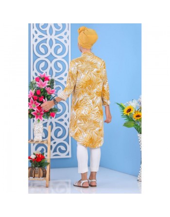 Chemise longue 100% coton à motifs "tropical" de couleur jaune moutarde 
