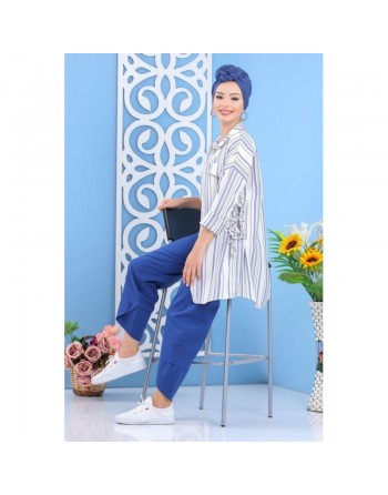 Chemise mi-longue style corsaire de couleur blanche et bleue 