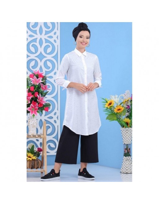 Chemise femme longue blanche avec légers motifs satinés Chemise femme longue blanche avec légers motifs satinés