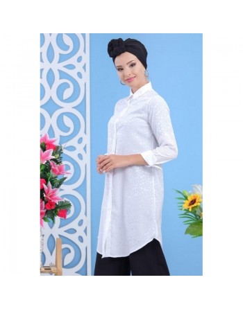 Chemise femme longue blanche avec légers motifs satinés 