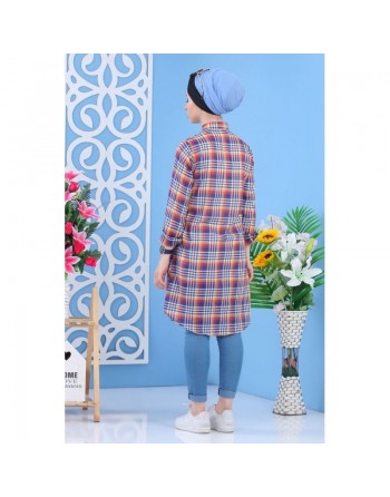 Chemise longue à carreaux de couleur bleu, rouge et blanc 