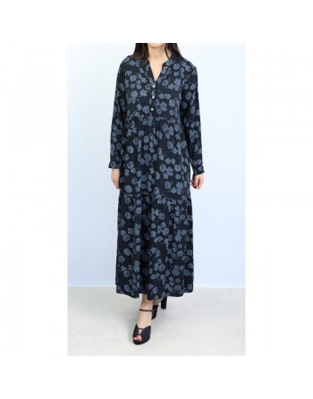 Robe noire avec motifs fleurs 