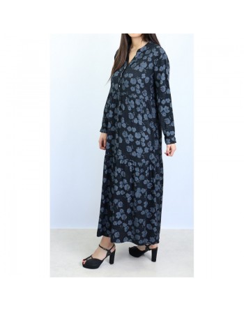 Robe noire avec motifs fleurs 
