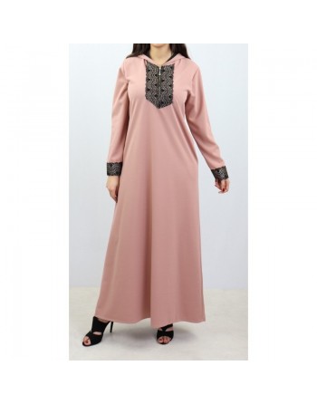 Robe longue type abaya marocaine pour femme avec capuche et motifs dorés - Couleur rose pale 