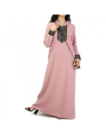 Robe longue type abaya marocaine pour femme avec capuche et motifs dorés - Couleur rose pale 