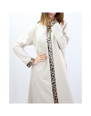 Robe longue avec strass devant et sur les manches - Marque Amelis Paris pour femme - Couleur blanc cassé 