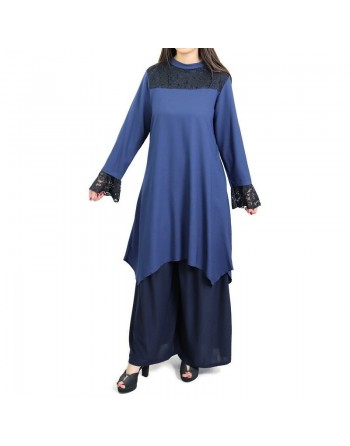 Tunique ample de couleur bleu marine avec dentelles noires 