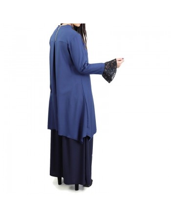 Tunique ample de couleur bleu marine avec dentelles noires 