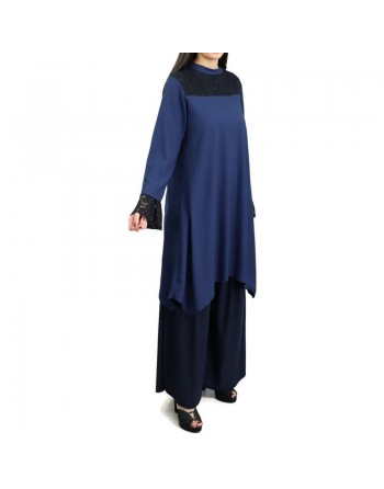 Tunique ample de couleur bleu marine avec dentelles noires 