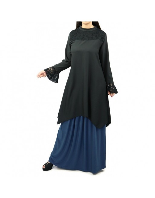 Tunique ample de couleur noire avec dentelles noires Tunique ample de couleur noire avec dentelles noires