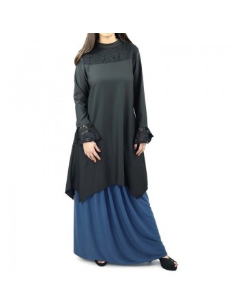 Tunique ample de couleur noire avec dentelles noires 