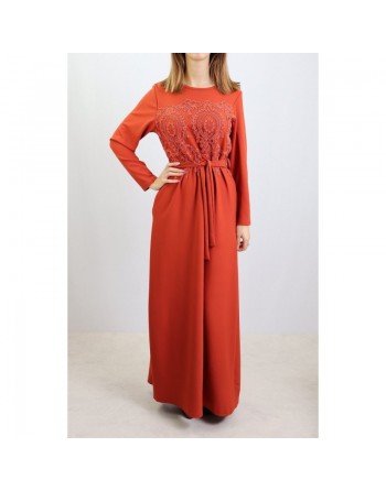 Robe avec broderie en dentelle, ceinture et poches - Couleur Rouille 