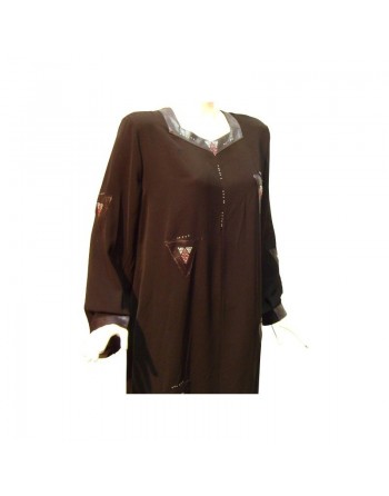 Abaya noire Hakima avec son écharpe 
