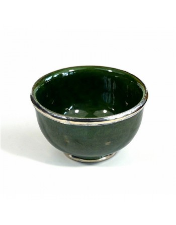 Grand bol en poterie marocain de couleur vert foncé émaillé et cerclé de métal argenté 