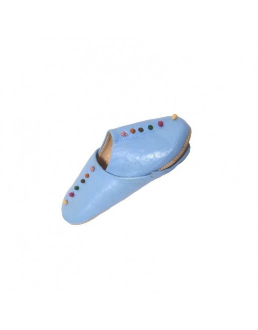 Babouche artisanale marocaine pour femme en cuir bleu-ciel avec nœuds décoratifs colorés 