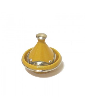 Mini tajine marocain décoratif en poterie cerclé de métal argenté de couleur jaune émaillé 