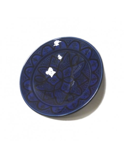 Grande assiette marocaine décorative en poterie peinte et décorée (bleue) Grande assiette marocaine décorative en poterie peinte et décorée (bleue)